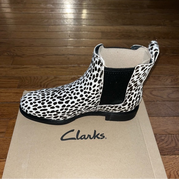 Clark’s Haircalf Clarkdale Arlo Dalmatian Print Chelsea Boot Women’s Size 6 - Picture 5 of 11